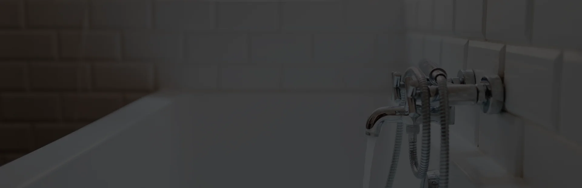 breadcrumb hero Showers and Tubs